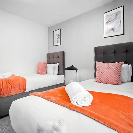 Luxury Centre - 2 Bedroom - Balcony - Rated - 377p *