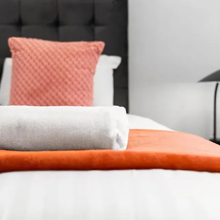 Апартаменты Luxury Centre - 2 Bedroom - Balcony - Rated - 377p