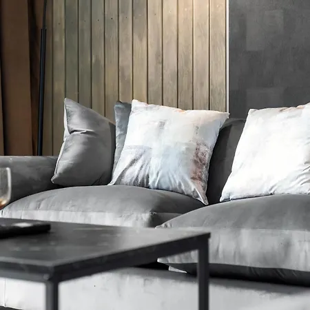 Luxury Centre - 2 Bedroom - Balcony - Rated - 377p Апартаменты *